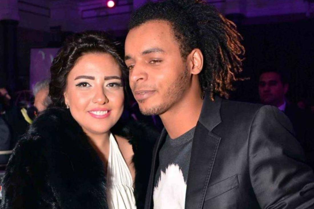 مي كساب تدافع عن مظهر زوجها الغريب: 