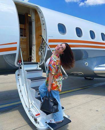 بالصور - روان بن حسين تستعرض عطلتها الصيفية بإطلالات كاجوال أنيقة