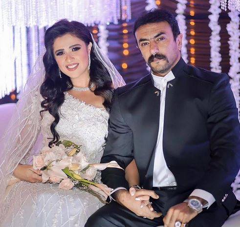 بالصور - الجمهور يحسم الجدل وينقذ ياسمين عبد العزيز ويُكذب إبنة طليقها