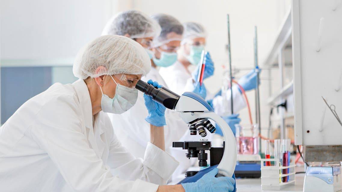 خبراء: غير الملقحين بمضاد كورونا يصبحون مصانع الفيروس المتحّور