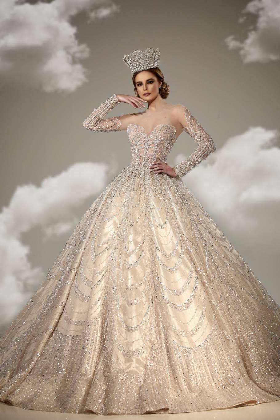 إيليو عزيز... لبنان يبقى حيّاً بالموضة