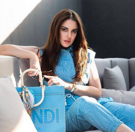 بالصور - تألقي على طريقة درة لإطلالات صيفية مبهرة