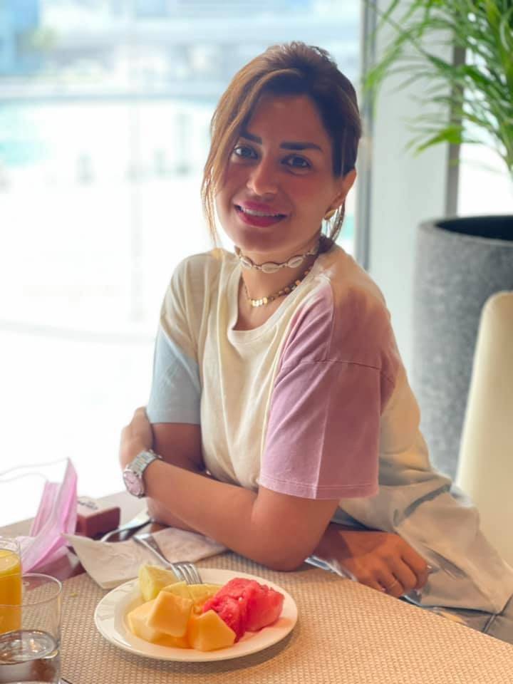 منة فضالي تدافع عن فتاة 