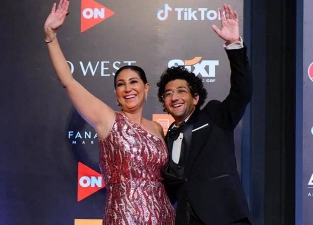 بالفيديو - وفاء عامر تحتفل بتخرّج ابنها عمر