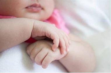 صدمة وغضب في بريطانيا بسبب أمّ لا يتجاوز عمرها الـ11 عاماً!