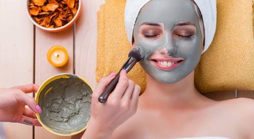 هذه فوائد الطين للبشرة... جرّبيه