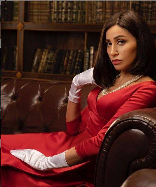 دينا الشربيني بإطلالة صيفية ناعمة ورسالة غامضة