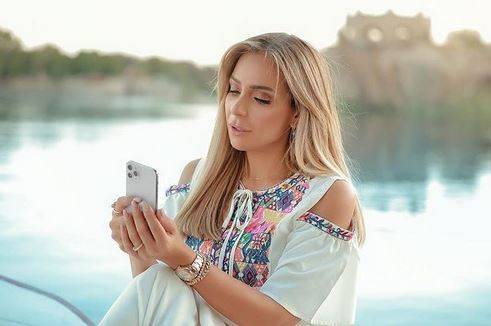 بالصور - ريم البارودي تُحدث ضجة بإطلالتها الجديدة... تبدو أصغر في السن