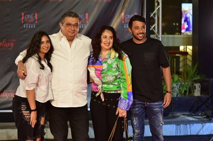 بالصور - في ظهور نادر: ماجد الكدواني وعائلته في العرض الخاص لـ