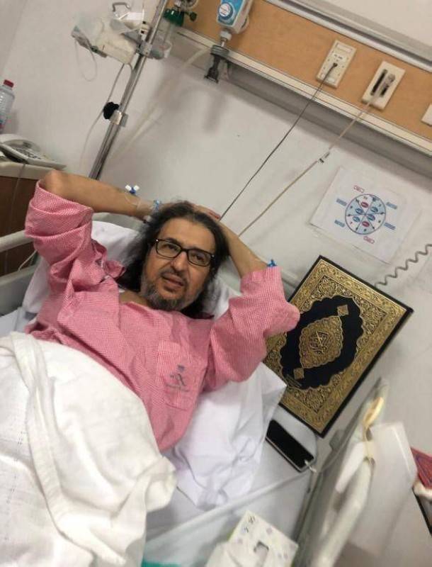 بعد دخوله في غيبوبة... ابن خالد سامي يصف وضع والده الصحي الدقيق