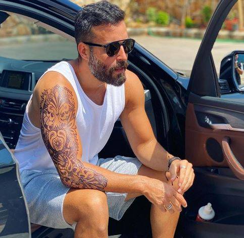 بالفيديو - وشم سعد رمضان يعرّضه للانتقاد ويجبره على التوضيح