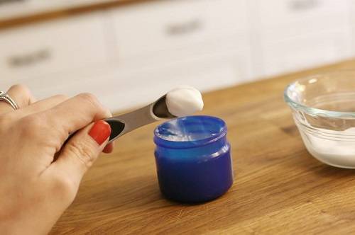 3 مكونات غريبة موجودة في مستحضرات التجميل