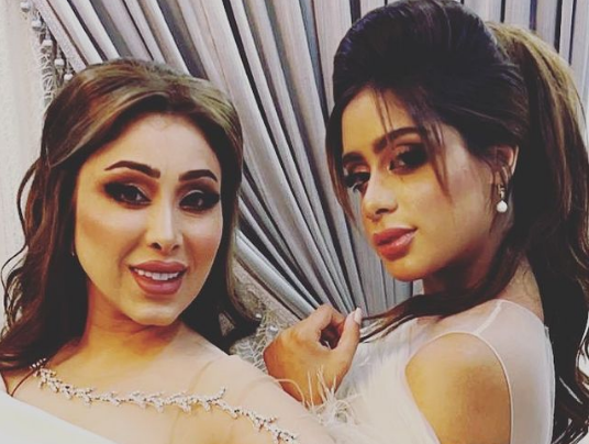 ابنة أبرار الكويتية تخطف الأنظار لشبهها بوالدتها