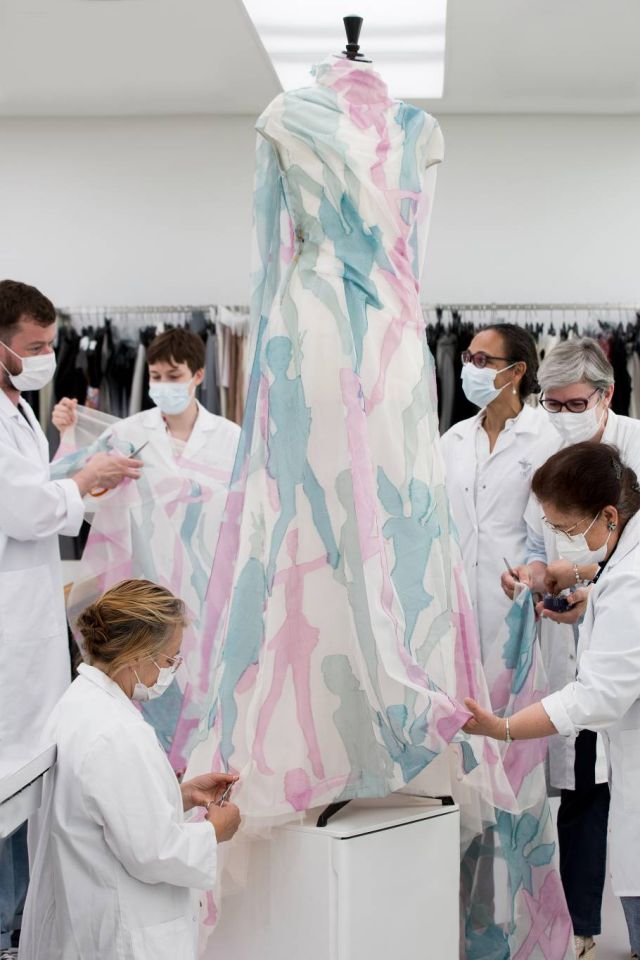 مجموعة 2022 Dior Cruise.. تحقيق خاص من مشاغل الدار