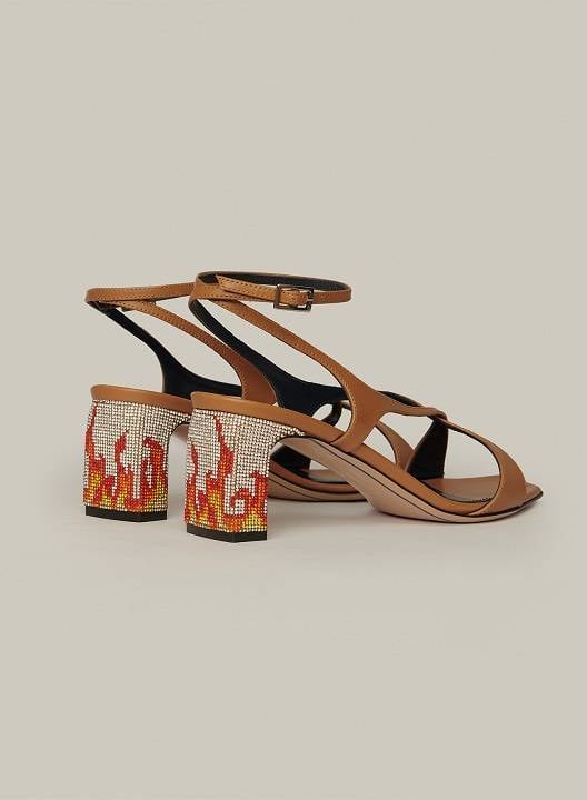 الأناقة عنوان مجموعة أحذية IINDACO لربيع وصيف 2021