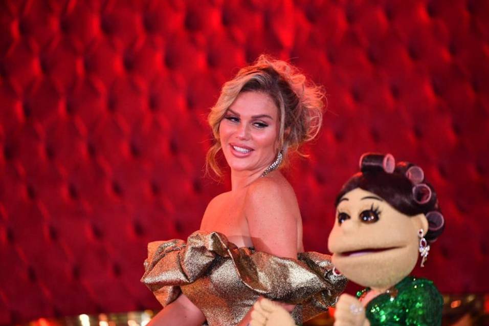 بالصور - نيكول سابا تخطف الأنظار بإطلالة 