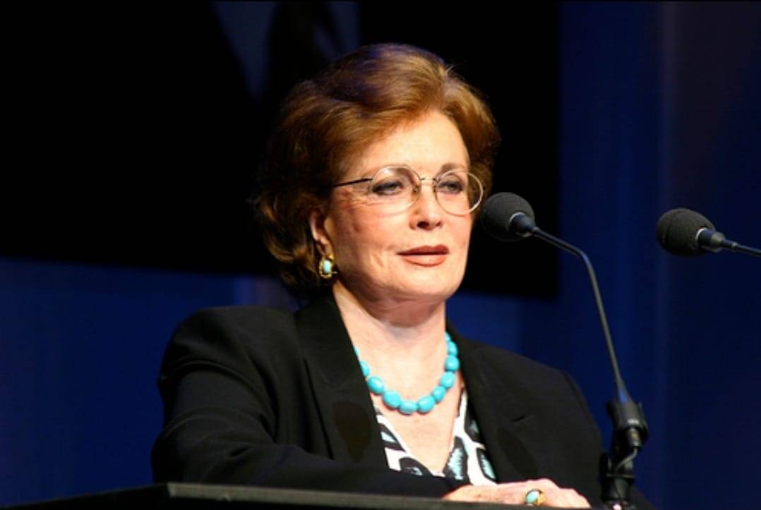 جيهان السادات تتعرض لأزمة صحية