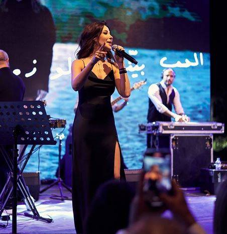 ​نانسي عجرم​ والليدي غاغا بالفستان نفسه... مَن الأجمل؟