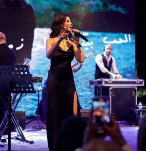 ​نانسي عجرم​ والليدي غاغا بالفستان نفسه... مَن الأجمل؟