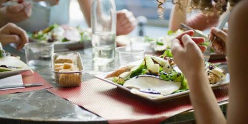 3 أطباق يُنصح بعدم تناولها أبداً في المطاعم!