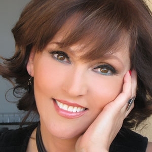 رولا حمادة:  لا بد أن يدرس المنتجون والكتّاب العرب... 