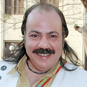 طلعت زكريا: حرق 'الكافيه' الذي أملكه...