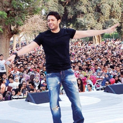 حماقي يضم أغنية خطيبته...