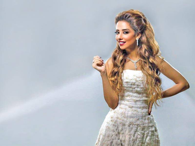 جدل بعد كشف لاعب سعودي تفاصيل خطوبته من بلقيس فتحي