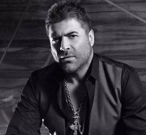 الشيب يزيد وائل كفوري وسامةً في فيديو من منزله الفخم