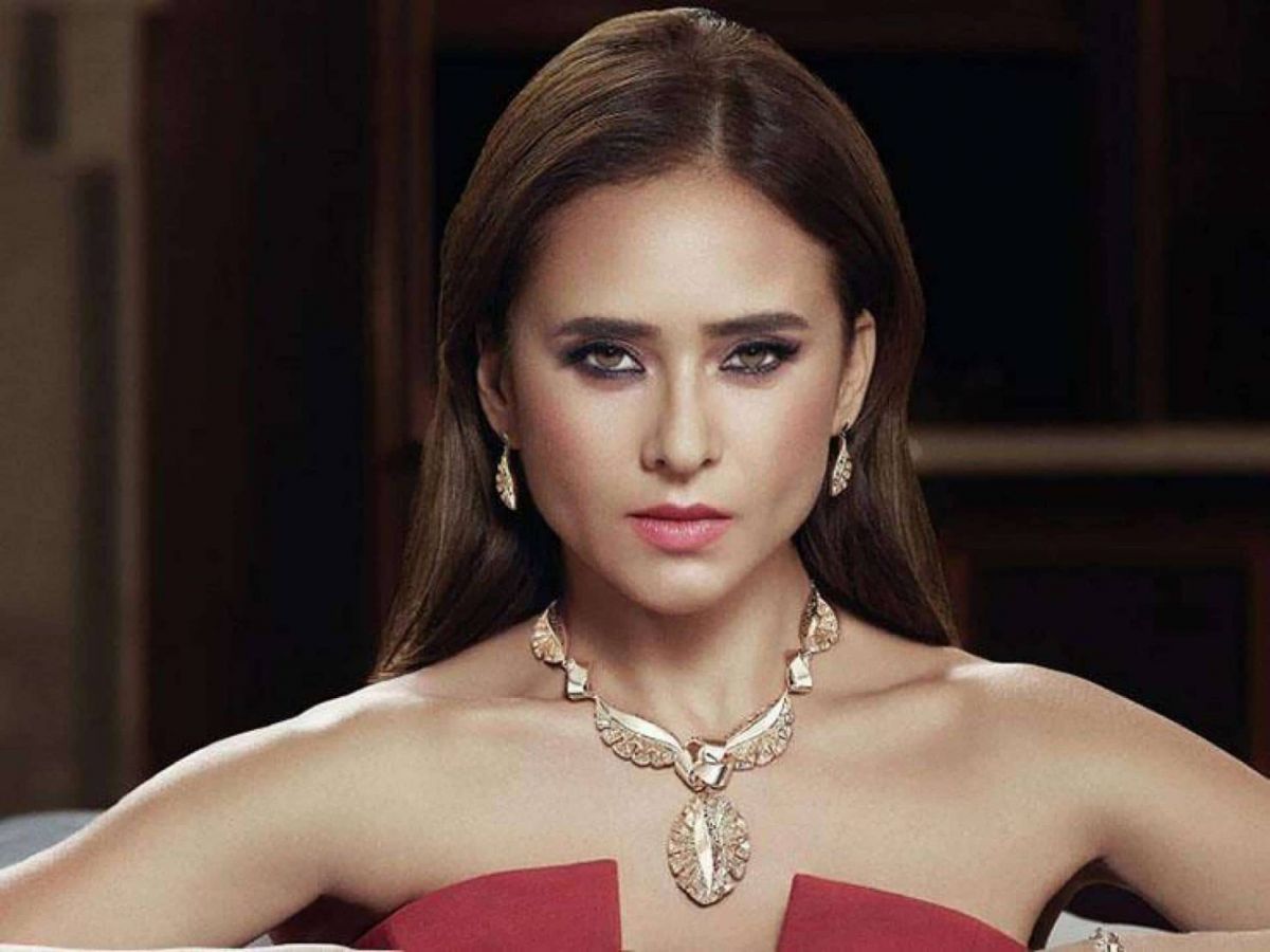 زيجات وخطوبات سابقة و4 أبناء في حياة نيللي كريم قبل هشام عاشور