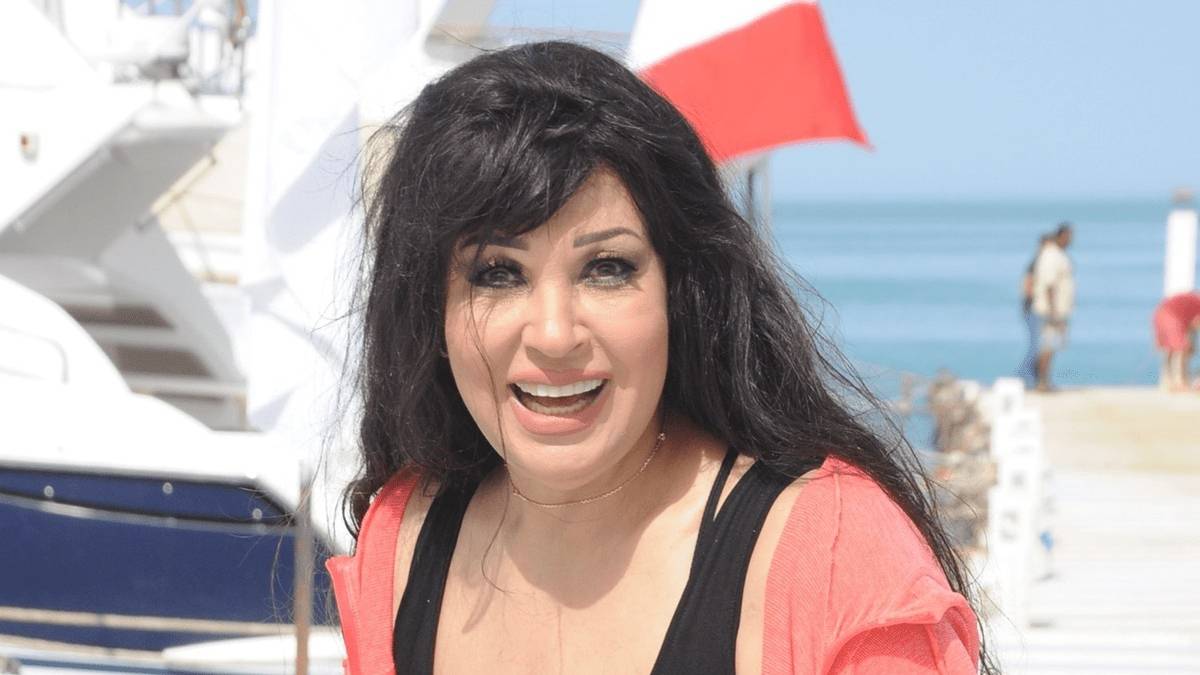 بالفيديو - هذا ما فعلته فيفي عبده في حفل عمرو دياب