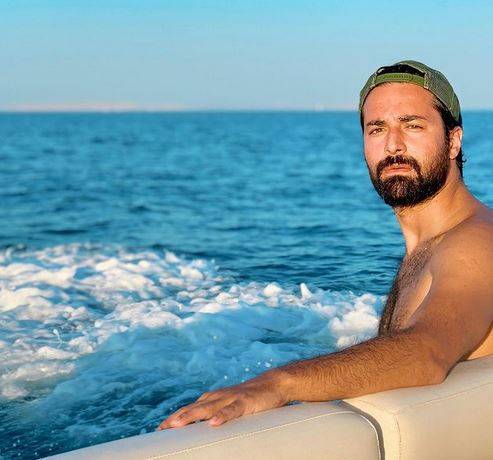 أول تعليق من أحمد حاتم بعد تعرضه لحادث سير