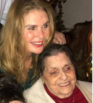 رسالة مؤثرة من يسرا لوالدتها الراحلة