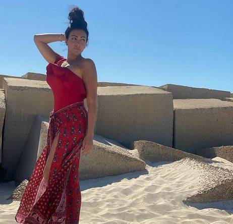 بالصور - ميرهان حسين تستعرض رشاقتها بملابس صيفية جريئة