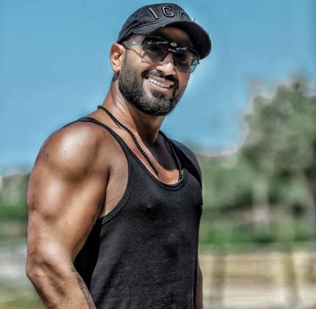 أول تعليق من أحمد سعد بعد انفصاله عن خطيبته