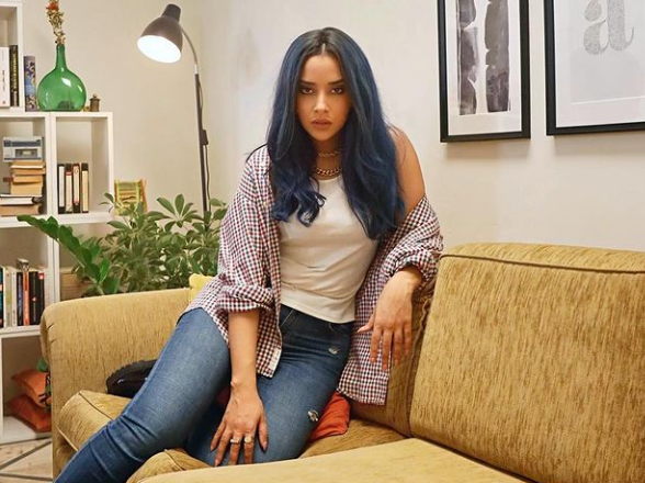 بالفيديو - بلقيس فتحي: ما رأيكم بالشعر الأزرق؟