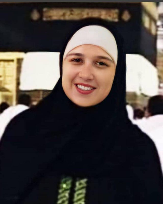 حلا شيحة تنشر صورة لياسمين عبد العزيز بالحجاب وتدعو لها