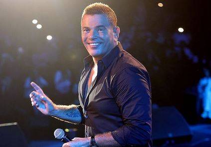 عمرو دياب يواسي رامي صبري بوفاة شقيقه