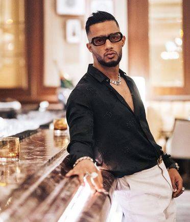 بالفيديو - محمد رمضان يثير الجدل بحركاته مجدداً... وهكذا جلس داخل طائرته