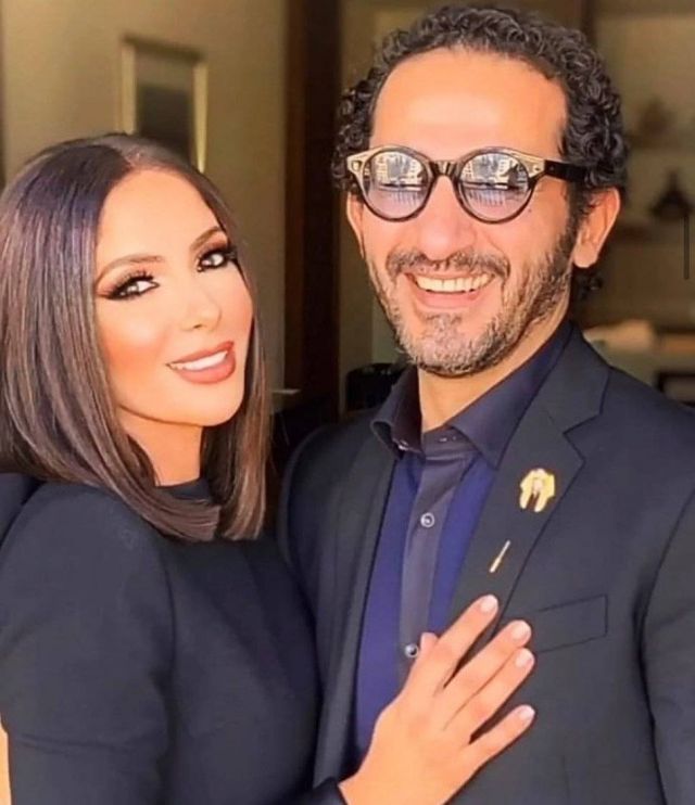 بالفيديو - منى زكي تهدد أحمد حلمي بسكين وهو يُعلق