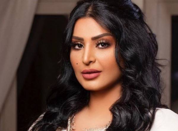 بالفيديو - نجمة خليجية تخنق مدربها خلال التدريبات القتالية