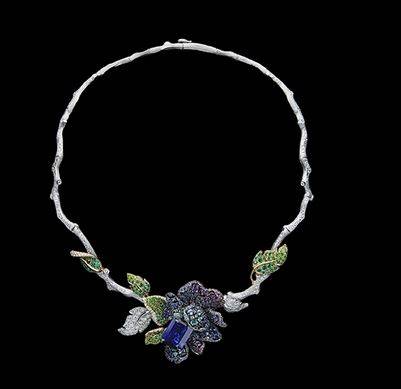 DIOR ROSE الأزلية مرصعة بالأحجار الكريمة والماس