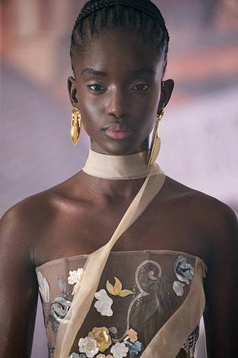 Fendi ومجموعة أزياء راقية لخريف وشتاء 2021