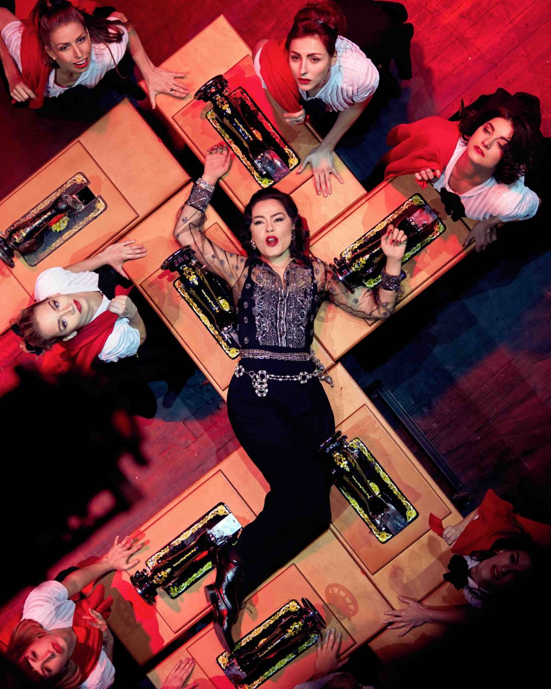 شريهان تعود إلى المسرح بعد 30 عاماً من الغياب في مسرحية 