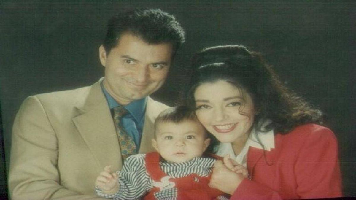 بالصور - ظهور نادر لوالد ابن سميرة سعيد الوحيد بعد عقود على طلاقهما