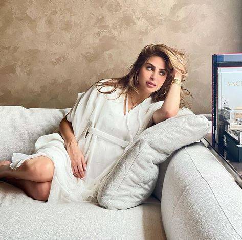 بالفيديو - فوز الفهد تتواصل مع متابعيها وتمتنع عن الظهور بعد إنجاب طفلها الأول