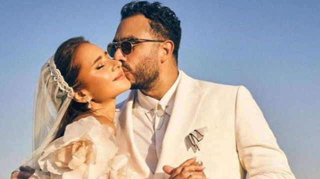 التعليق الأول من نيللي كريم بعد زواجها والهجوم عليها بسبب دلال عبد العزيز