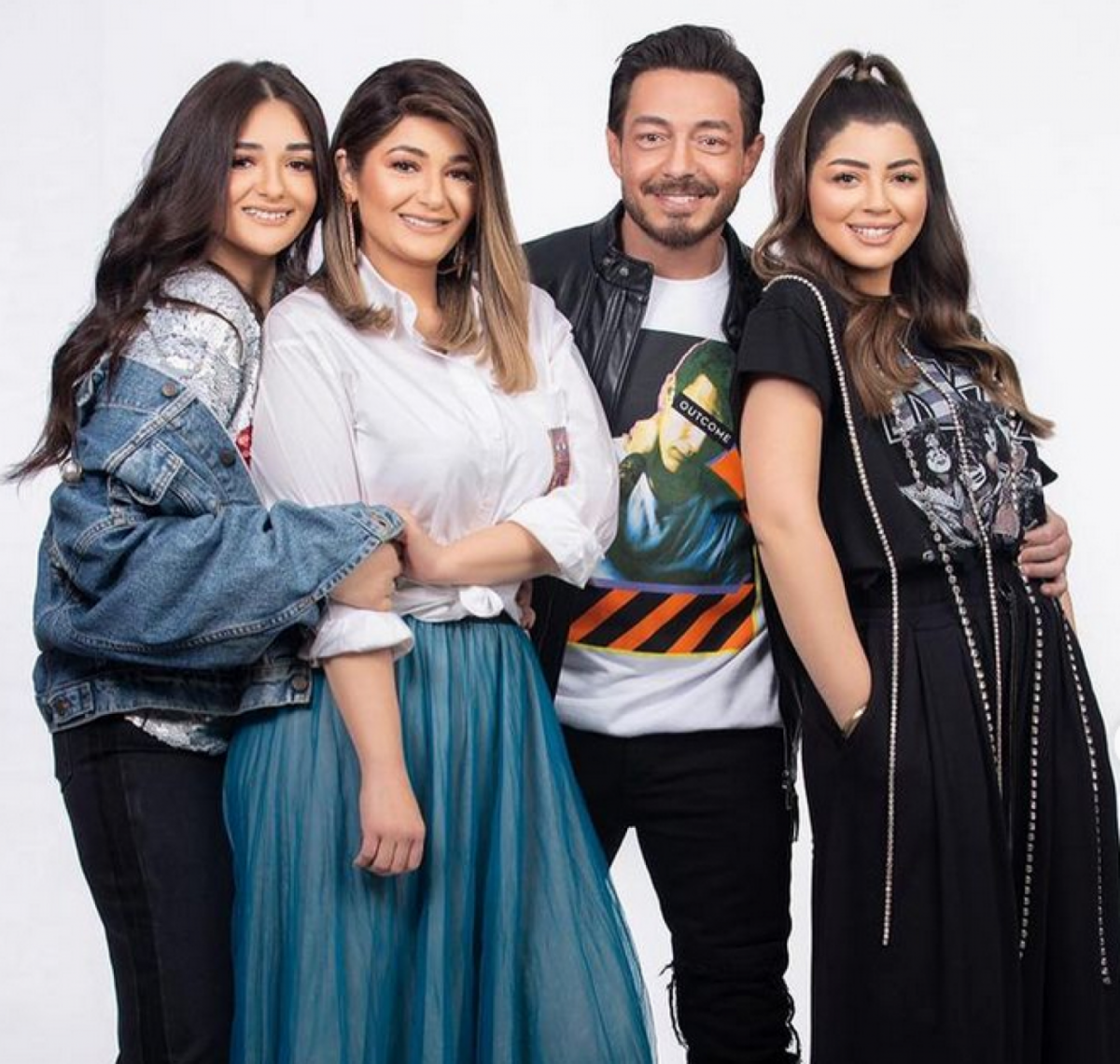 هكذا احتفل أحمد زاهر بنجاح ابنتيه