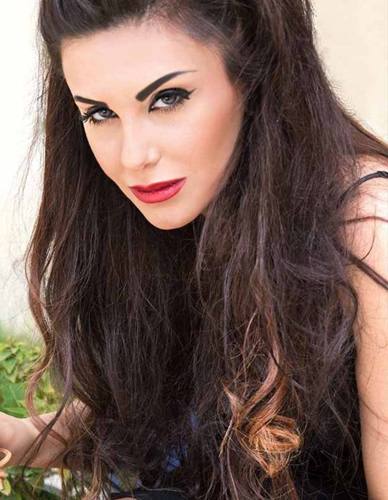 دانا حمدان توجّه نداءً إنسانياً لمحمد رمضان