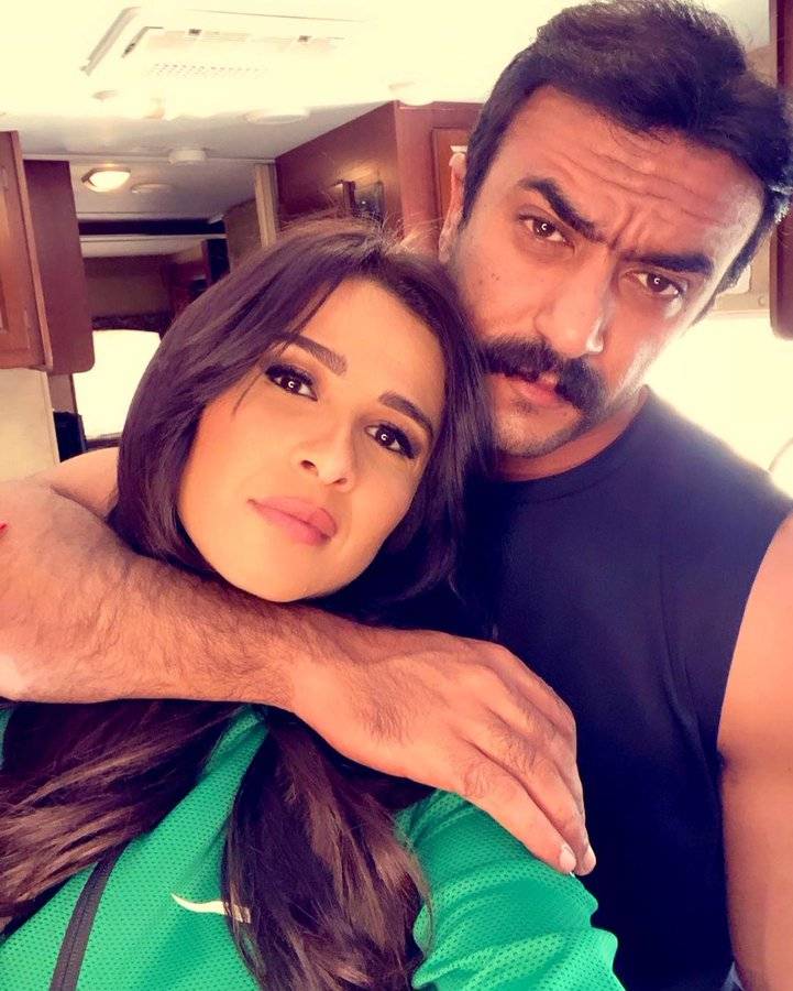 أحمد العوضي يكشف حقيقة انفصاله عن ياسمين عبد العزيز